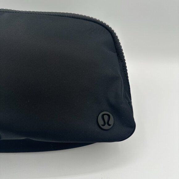 **๐ค NWT Lululemon Everywhere Belt Bag โ Black (O/S)** - Picture 2 of 10